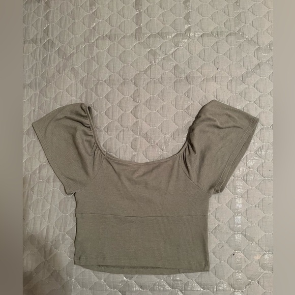 AMERICAN EAGLE~ GREEN OFF THE SHOULDER CROP TOP~SM - Picture 4 of 7